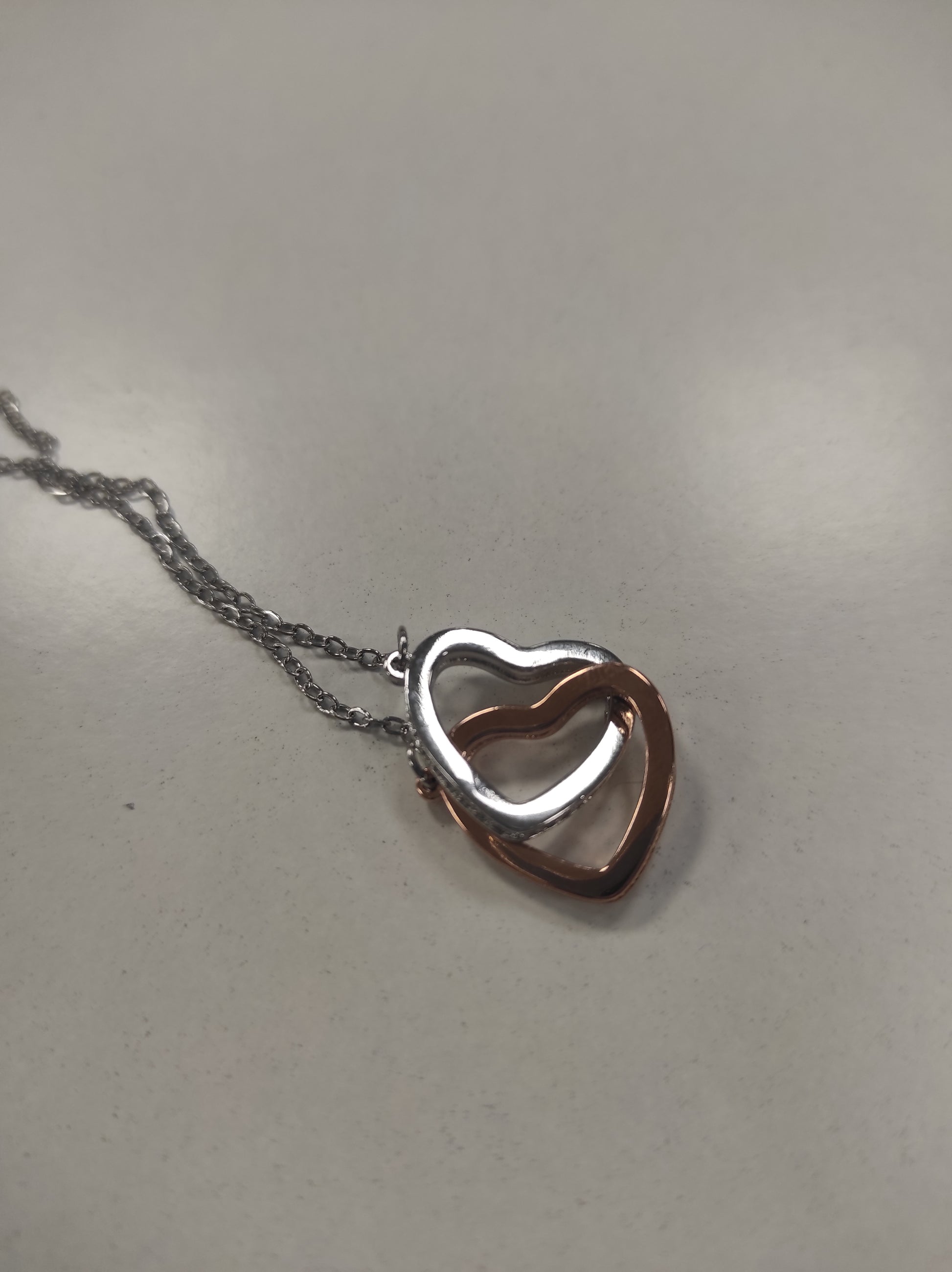 Collar de doble anillo de corazón bicolor - additional image 2